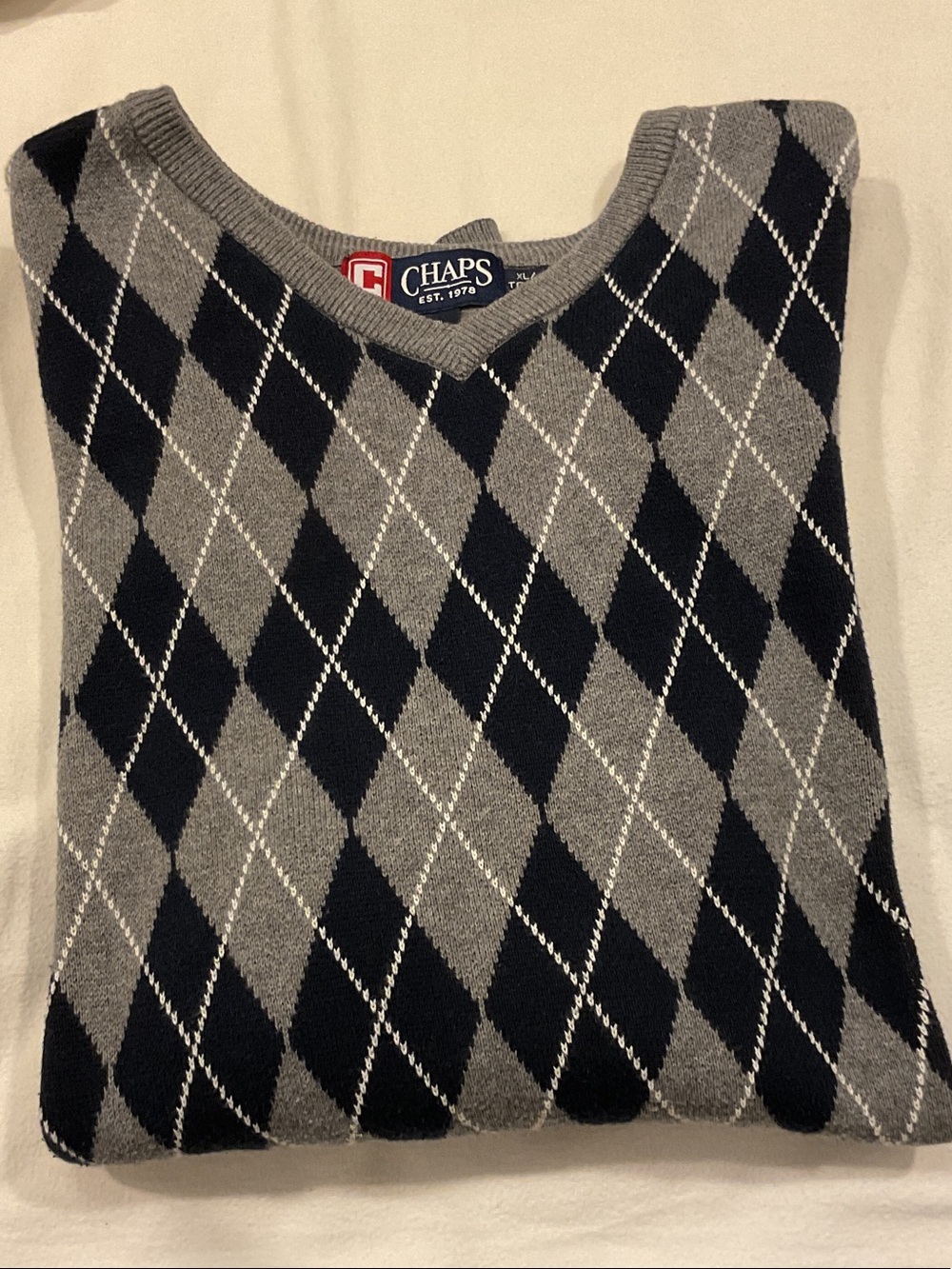 Chaps Men’s Gray & Navy Argyle V-Neck Sweater